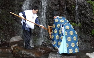 箱根神社神官によって毎月斎行されている「名水祭」